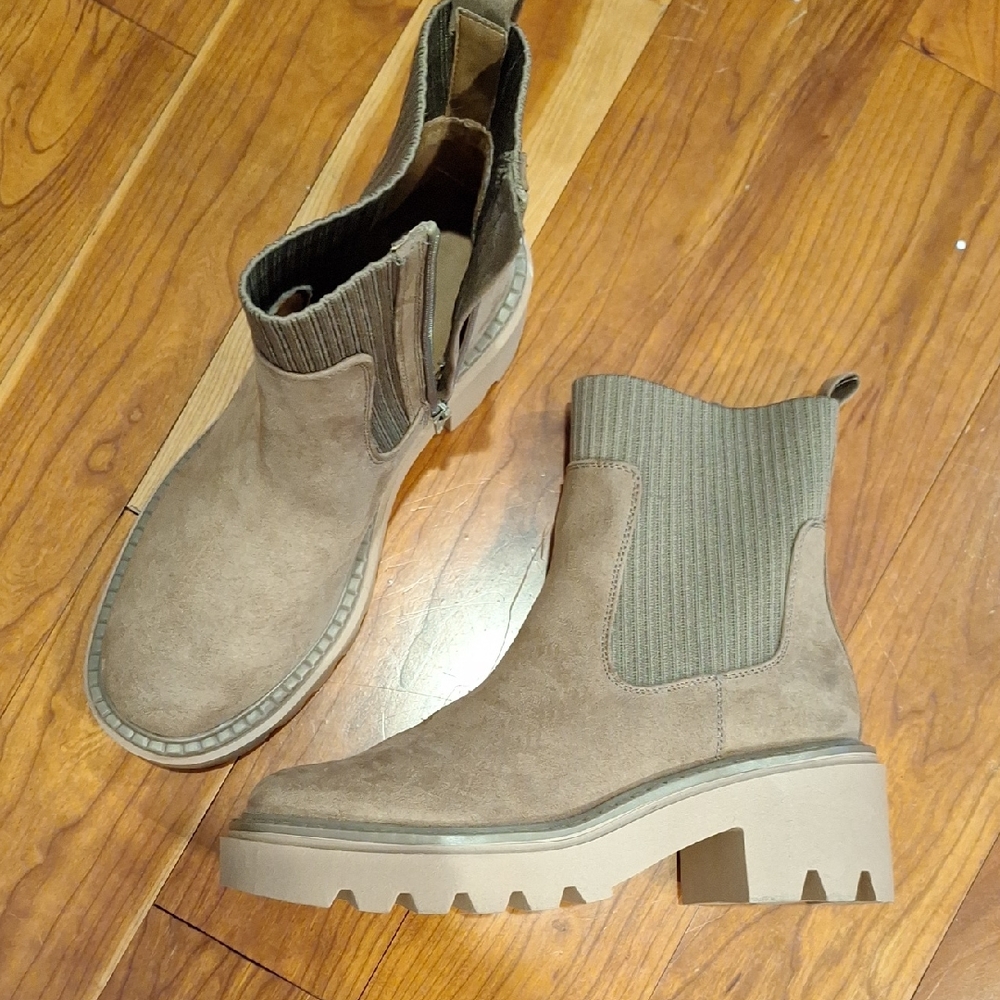 Universal Thread Taupe Ankle Boots